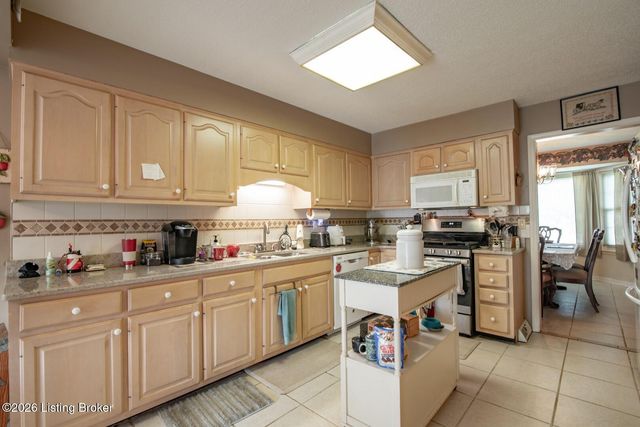 308 Falcon Ct, Elizabethtown, KY 42701