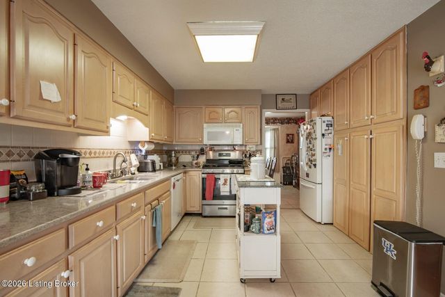 308 Falcon Ct, Elizabethtown, KY 42701