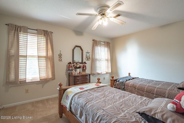 308 Falcon Ct, Elizabethtown, KY 42701