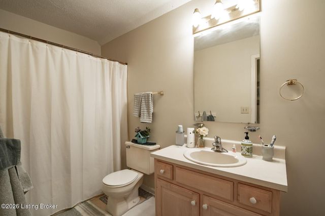 308 Falcon Ct, Elizabethtown, KY 42701