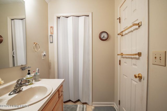 308 Falcon Ct, Elizabethtown, KY 42701