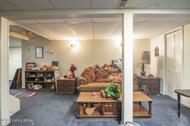 308 Falcon Ct, Elizabethtown, KY 42701