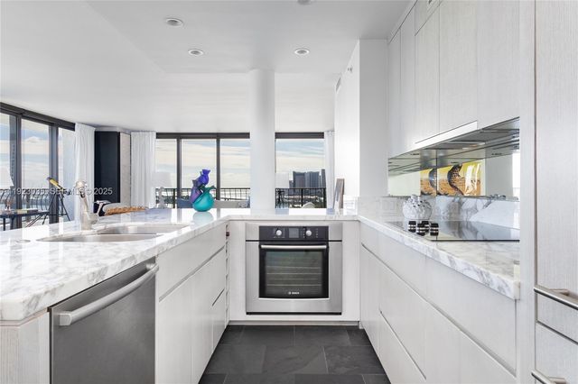 555 NE 15th St 20A, Miami, FL 33132