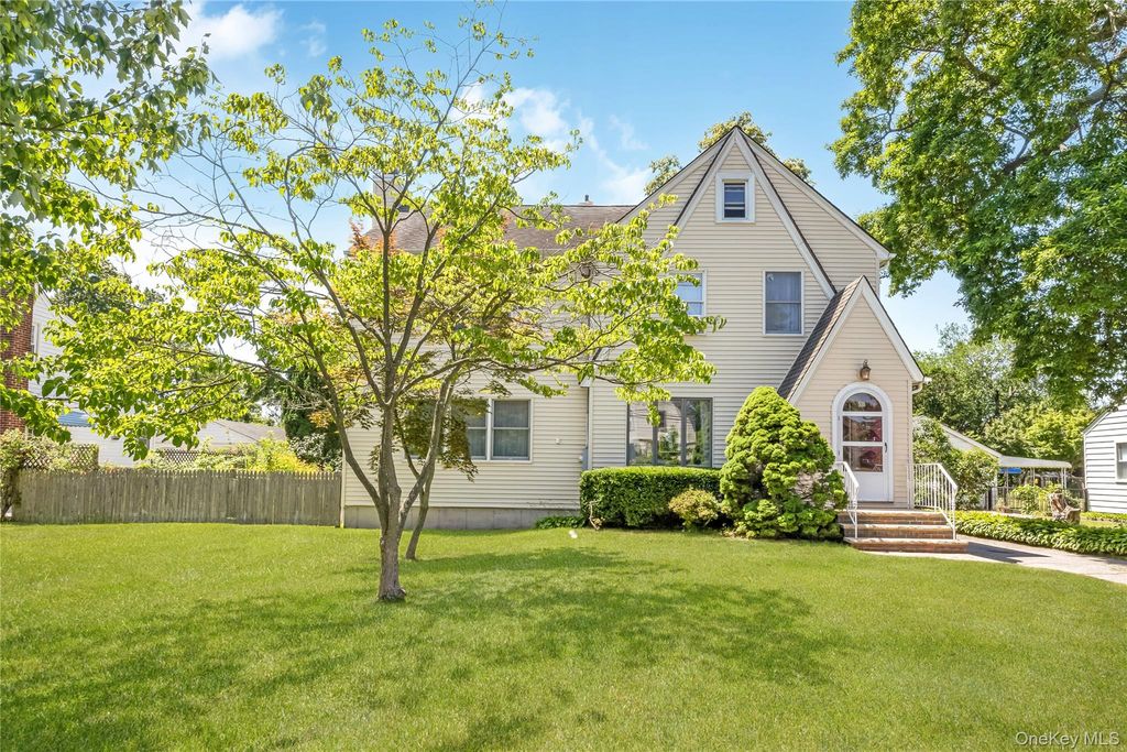 530 Elm Street, West Hempstead, NY 11552