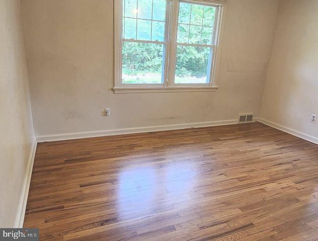 117 N GIRARD RD, Glassboro, NJ 08028