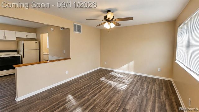 39483 Marne Avenue, Sterling Heights, MI 48313