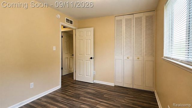 39483 Marne Avenue, Sterling Heights, MI 48313