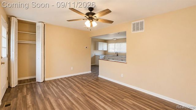 39483 Marne Avenue, Sterling Heights, MI 48313