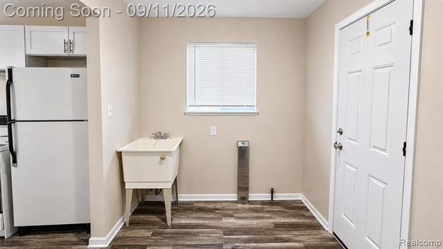 39483 Marne Avenue, Sterling Heights, MI 48313
