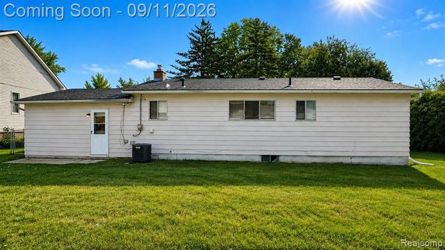 39483 Marne Avenue, Sterling Heights, MI 48313