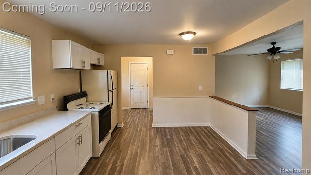 39483 Marne Avenue, Sterling Heights, MI 48313