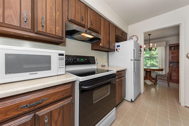 6607 Fleming Creek Drive, Ypsilanti, MI 48198