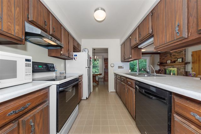 6607 Fleming Creek Drive, Ypsilanti, MI 48198