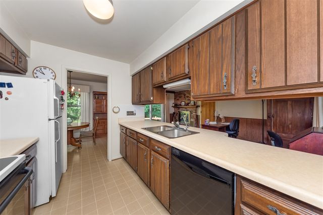 6607 Fleming Creek Drive, Ypsilanti, MI 48198