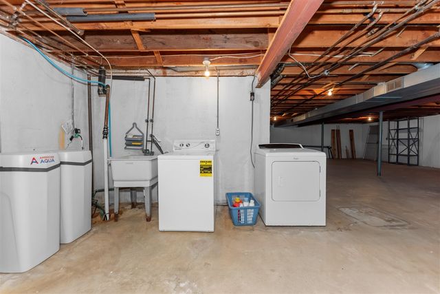 6607 Fleming Creek Drive, Ypsilanti, MI 48198