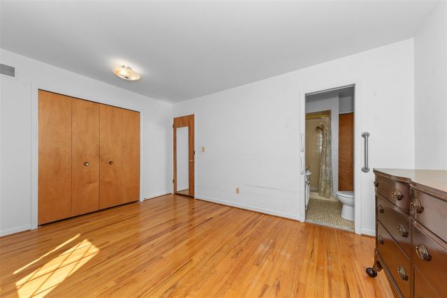 6607 Fleming Creek Drive, Ypsilanti, MI 48198
