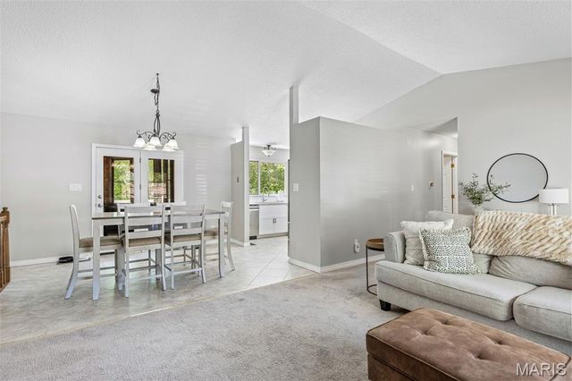 7138 Shady Hill Drive, St Louis, MO 63129