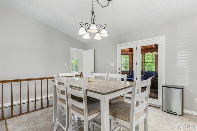 7138 Shady Hill Drive, St Louis, MO 63129
