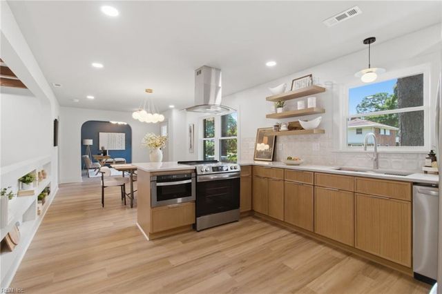 4800 Colonial LN, Portsmouth, VA 23703