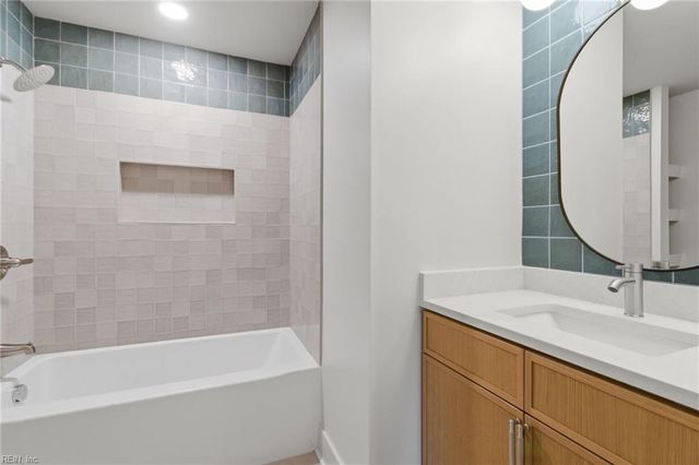 4800 Colonial LN, Portsmouth, VA 23703