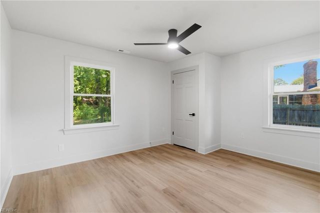 4800 Colonial LN, Portsmouth, VA 23703