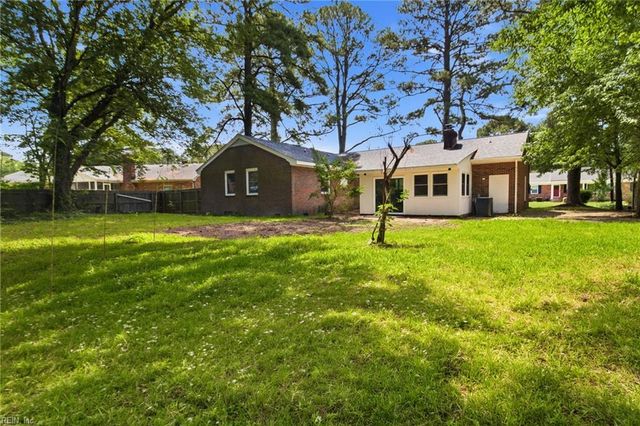 4800 Colonial LN, Portsmouth, VA 23703