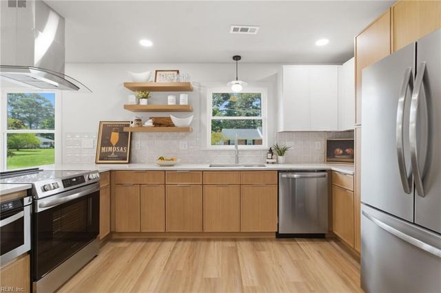 4800 Colonial LN, Portsmouth, VA 23703