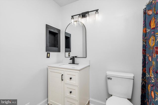 38 CHAMBORD CT, Hamilton, NJ 08619