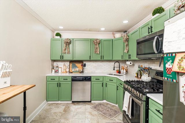 38 CHAMBORD CT, Hamilton, NJ 08619