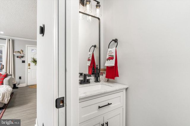 38 CHAMBORD CT, Hamilton, NJ 08619