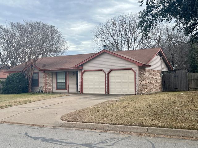 713 Vaughn Drive, Burleson, TX 76028