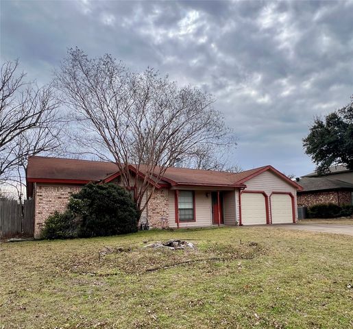 713 Vaughn Drive, Burleson, TX 76028