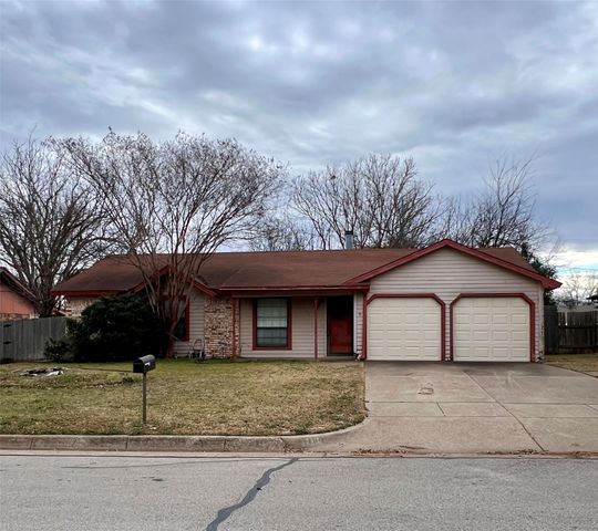 713 Vaughn Drive, Burleson, TX 76028