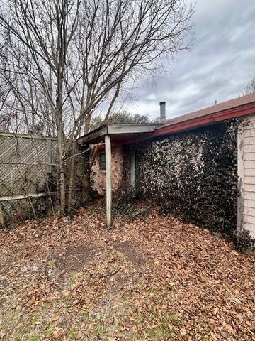 713 Vaughn Drive, Burleson, TX 76028