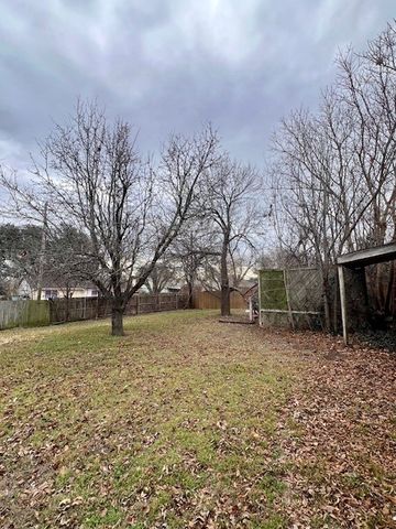 713 Vaughn Drive, Burleson, TX 76028