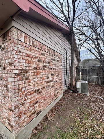 713 Vaughn Drive, Burleson, TX 76028