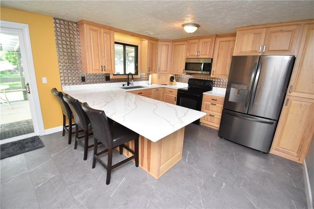 21282 Parallel Road, Tonganoxie, KS 66086