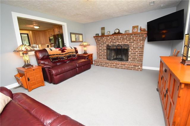 21282 Parallel Road, Tonganoxie, KS 66086