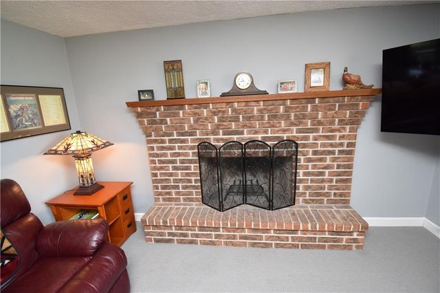 21282 Parallel Road, Tonganoxie, KS 66086