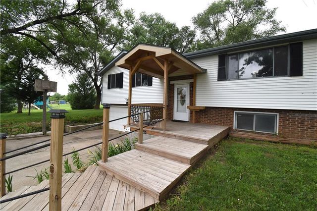 21282 Parallel Road, Tonganoxie, KS 66086