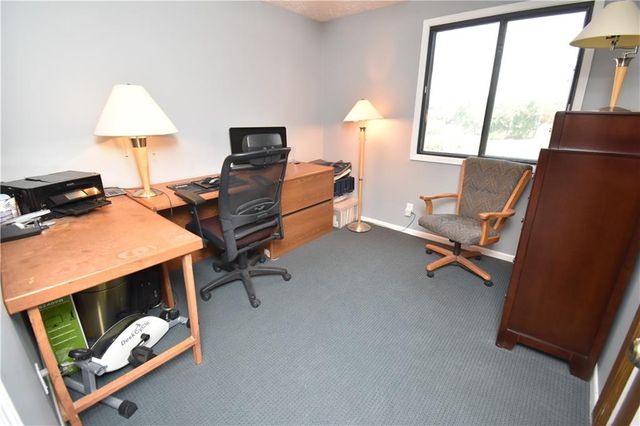 21282 Parallel Road, Tonganoxie, KS 66086