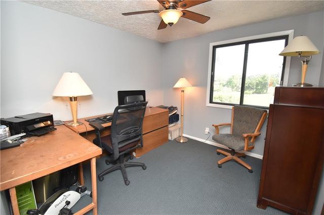 21282 Parallel Road, Tonganoxie, KS 66086