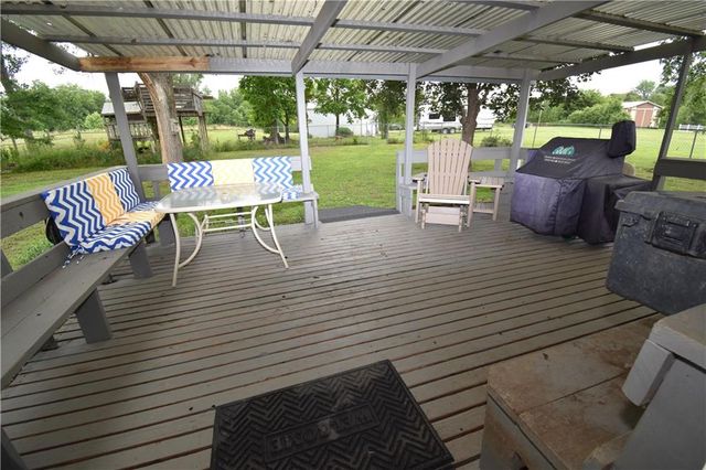 21282 Parallel Road, Tonganoxie, KS 66086