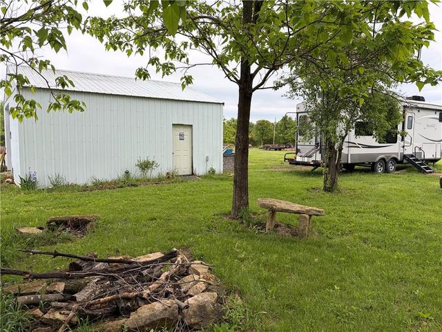 21282 Parallel Road, Tonganoxie, KS 66086
