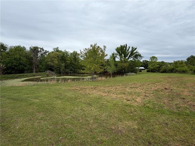 21282 Parallel Road, Tonganoxie, KS 66086