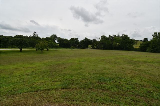 21282 Parallel Road, Tonganoxie, KS 66086