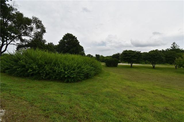 21282 Parallel Road, Tonganoxie, KS 66086