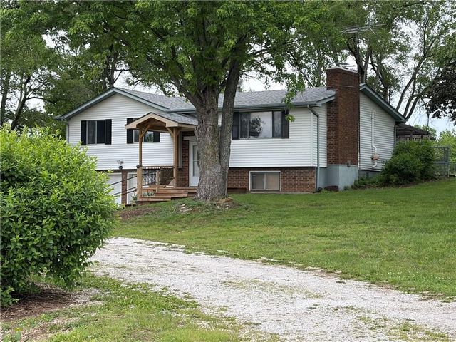 21282 Parallel Road, Tonganoxie, KS 66086