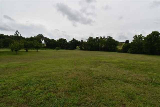 21282 Parallel Road, Tonganoxie, KS 66086