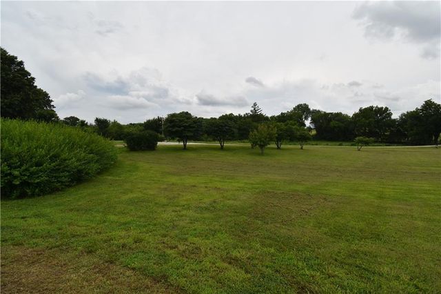 21282 Parallel Road, Tonganoxie, KS 66086